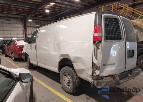 2008 Chevrolet Express Work Van z USA, uszkodzony, nr VIN 1GCGG25C881191682